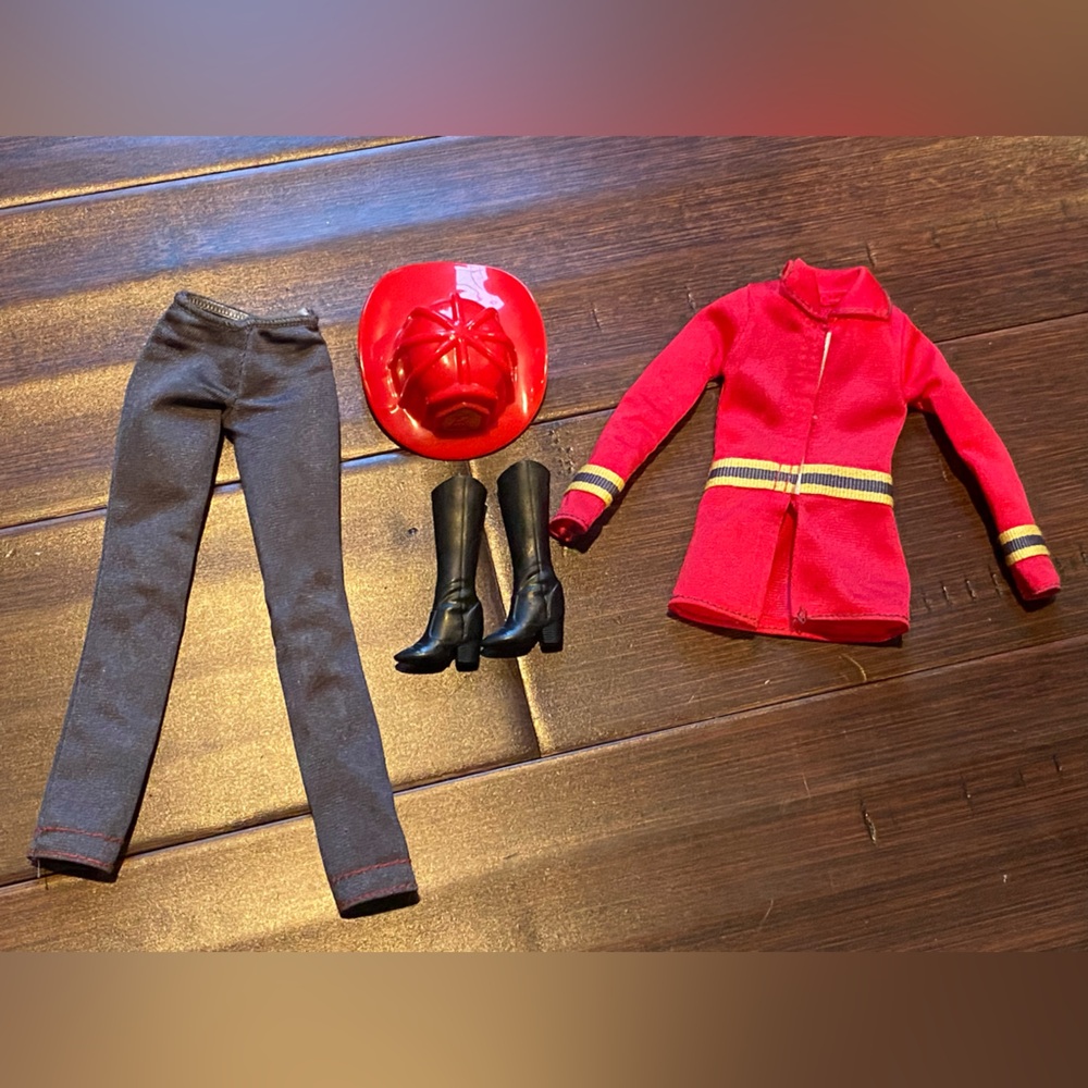 Barbie Careers Firefighter Doll 🔥 👩‍🚒 - Picture 8 of 12